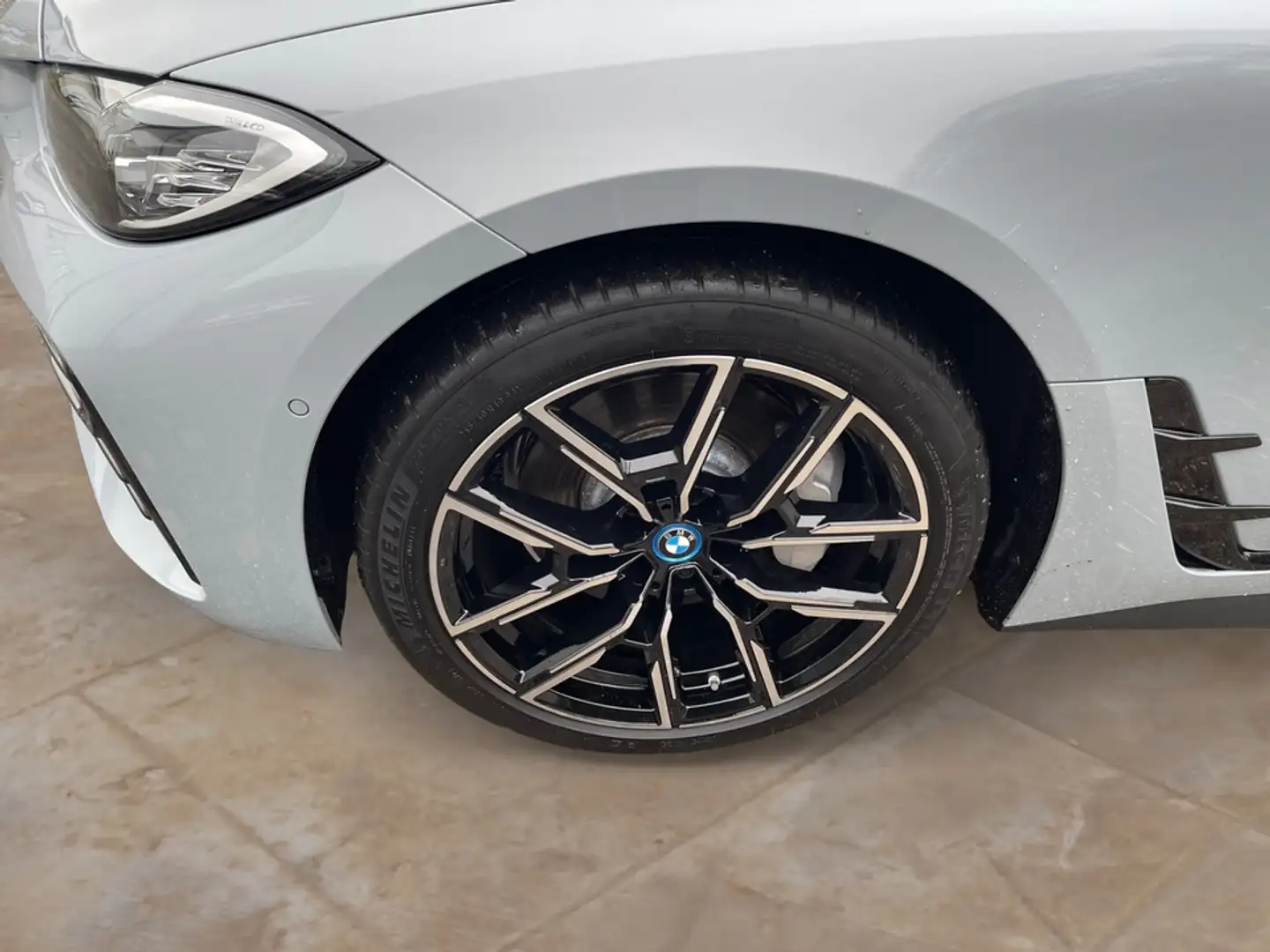 BMW i4 eDrive35 M Sportpaket + 2Jahre-BPS.-GARANTIE Grau - 2