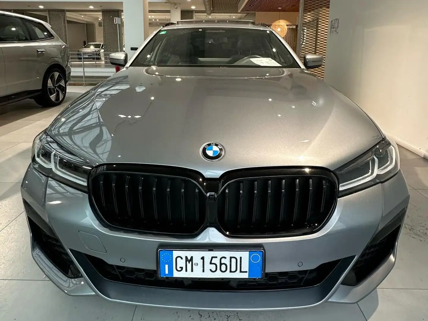 BMW 530 530d Touring mhev 48V xdrive Msport auto Grigio - 2