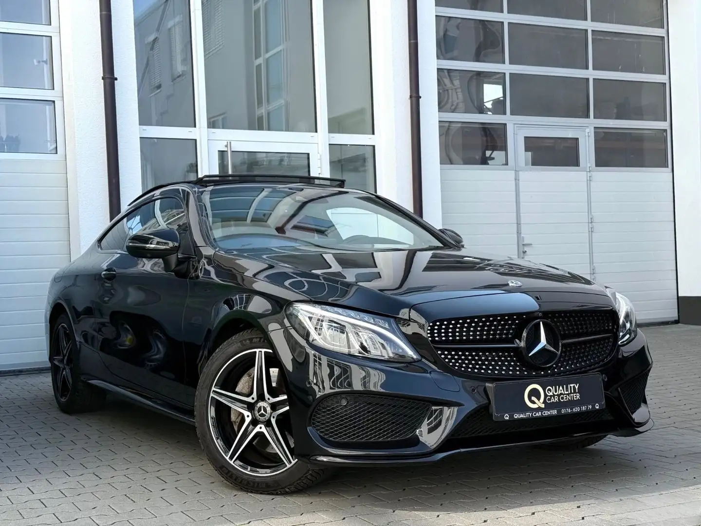 Mercedes-Benz C 250 9G AMG 4Matic *ALL BLACK*PANO*360°KAM*MEMO Zwart - 1