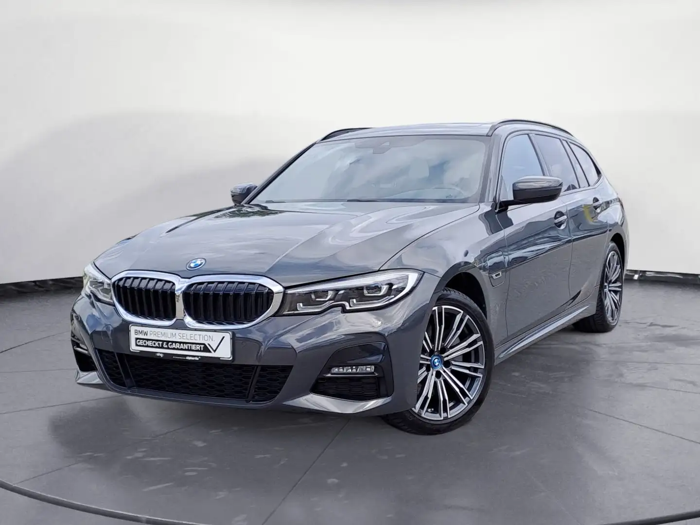 BMW 320 e xDrive Touring M Sport Leder RFK HiFi Pano Grijs - 2