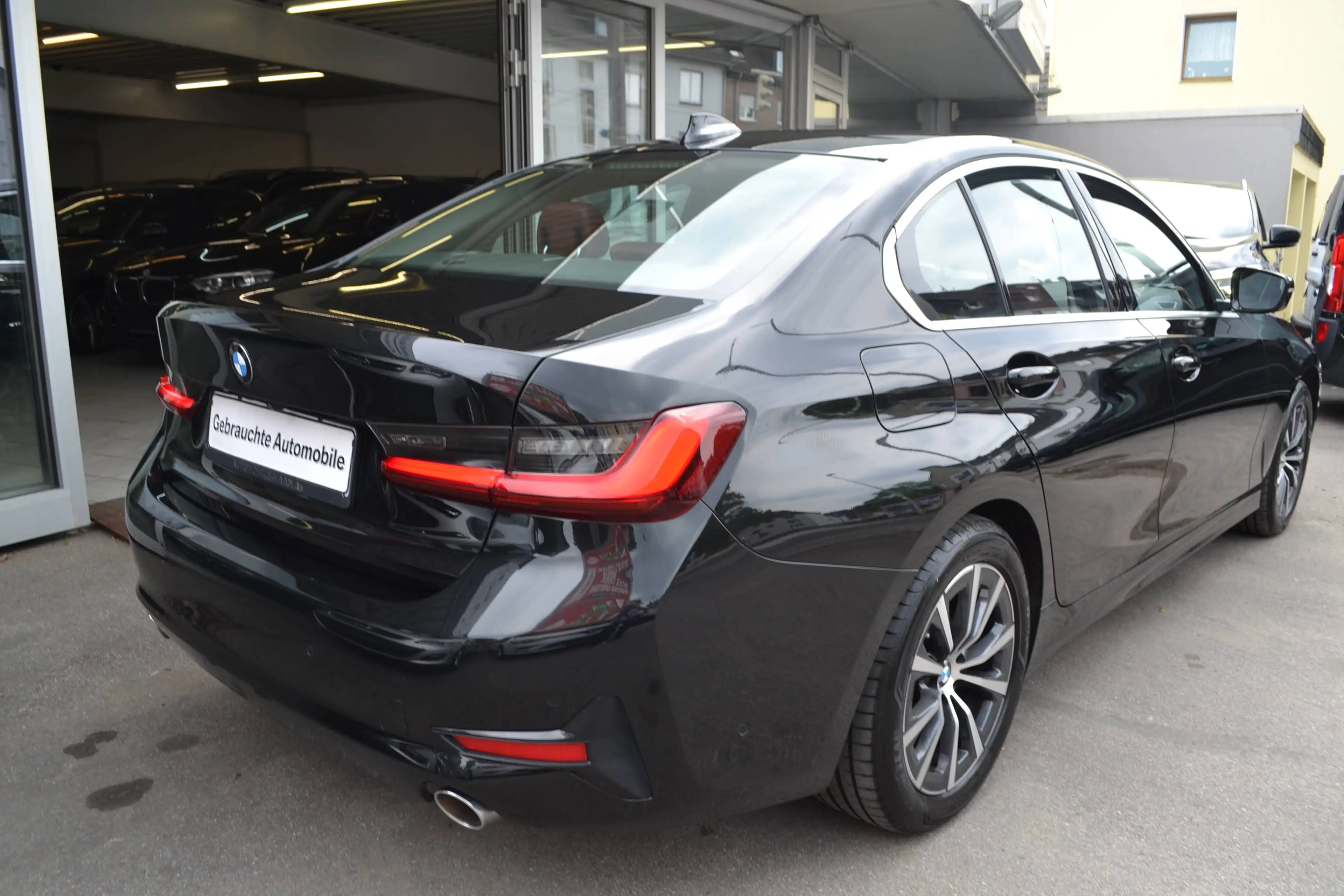 BMW 318 DA G20 *LASER*LEDER*HEAD-UP*LIVE-COCKPIT*KEYLESS&GO*KAMERA360*HIFI*STANDHEIZUNG*LENKRADHEIZUNG*4xSITZHEIZUNG* — photo 6