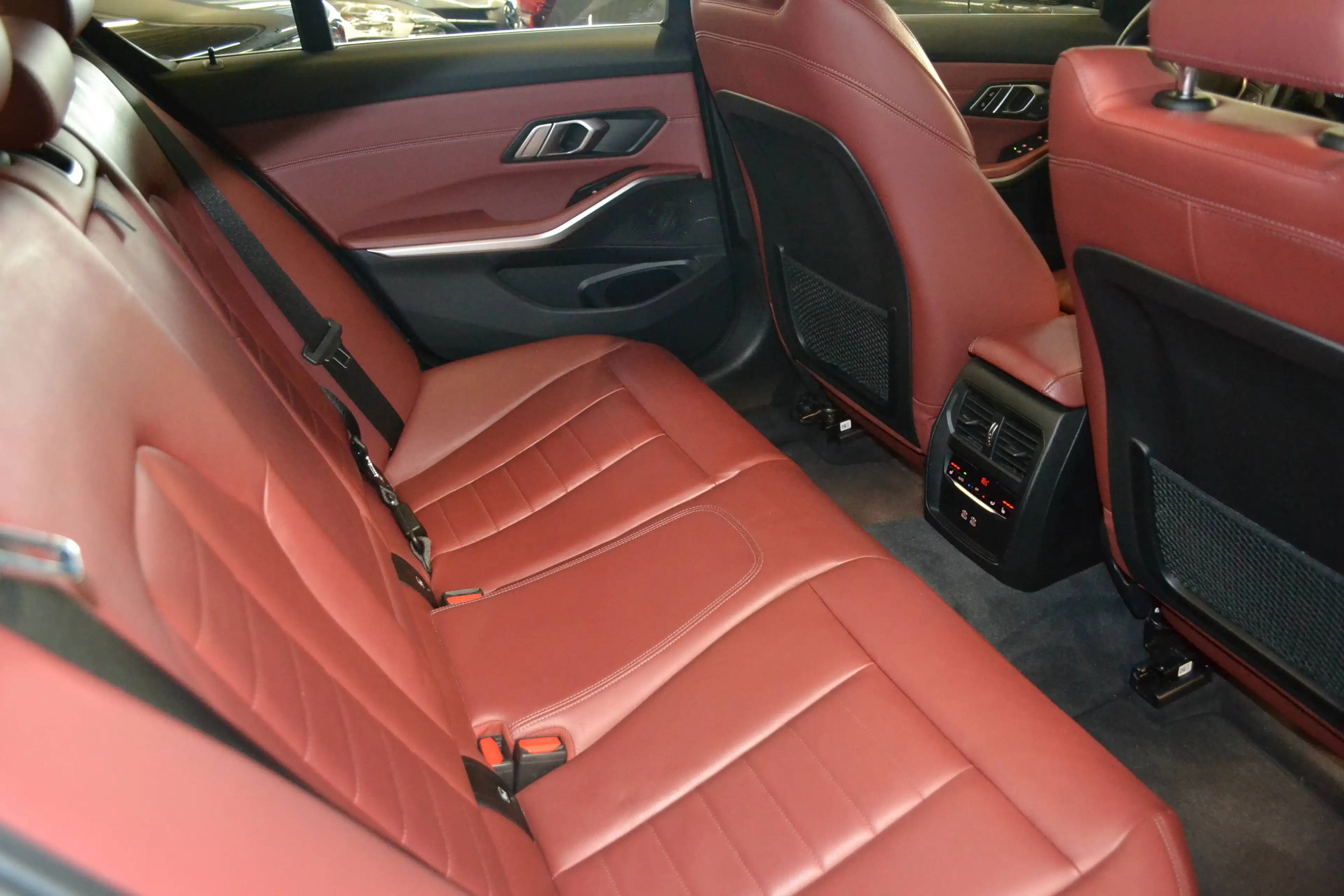 BMW 318 DA G20 *LASER*LEDER*HEAD-UP*LIVE-COCKPIT*KEYLESS&GO*KAMERA360*HIFI*STANDHEIZUNG*LENKRADHEIZUNG*4xSITZHEIZUNG* — photo 14