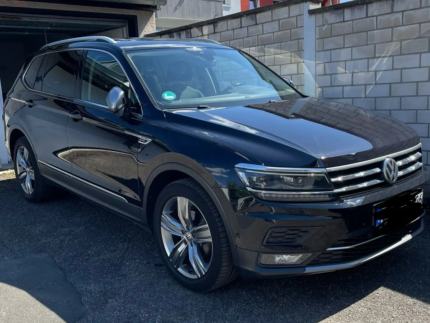 Volkswagen Tiguan Allspace 2.0 TDI SCR 4Motion DSG Highline Schwarz - 1