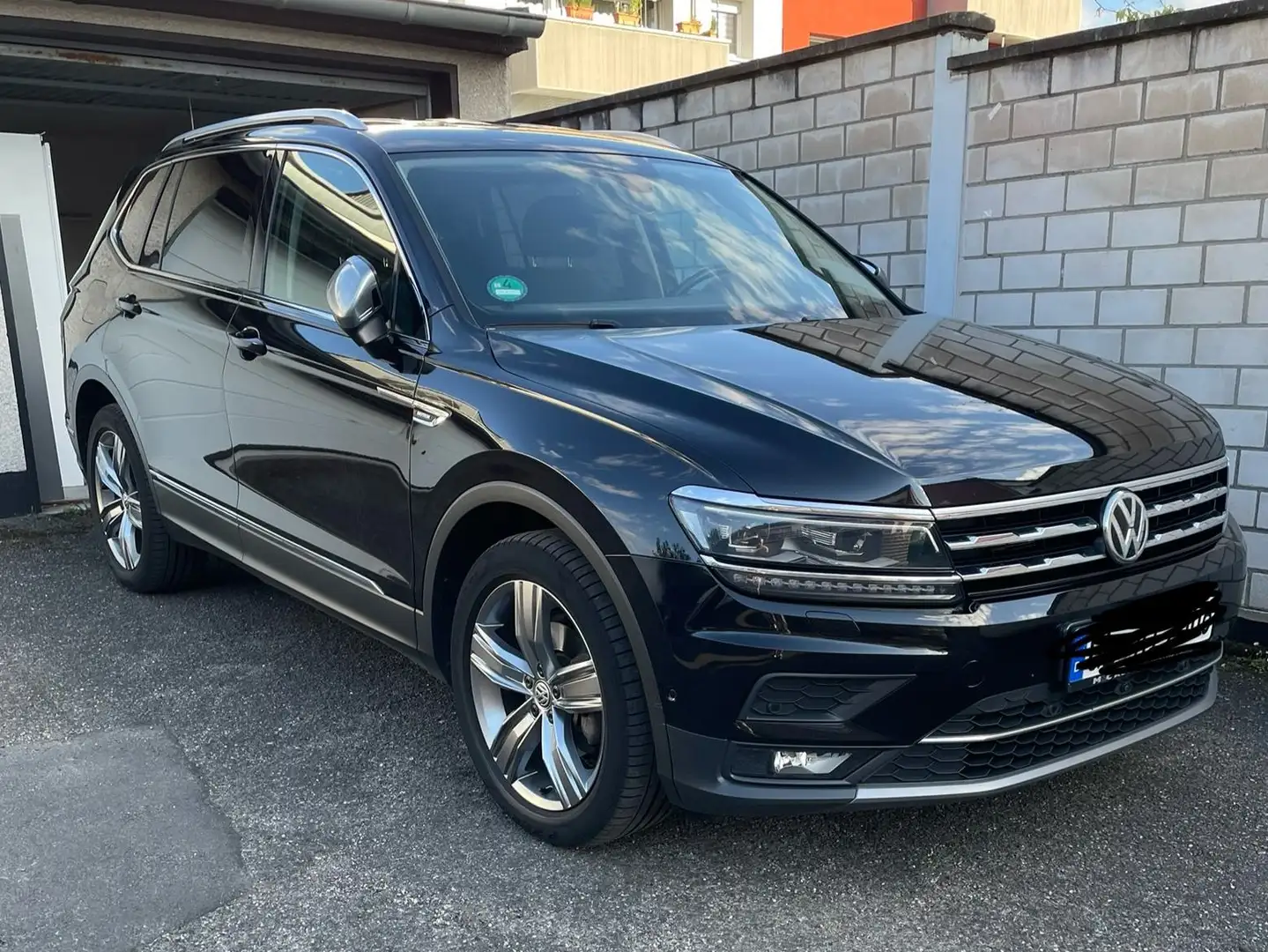Volkswagen Tiguan Allspace 2.0 TDI SCR 4Motion DSG Highline Schwarz - 2