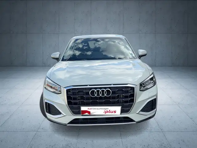 Audi Q2 view 8