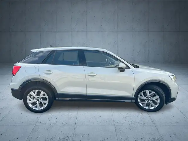 Audi Q2 view 6