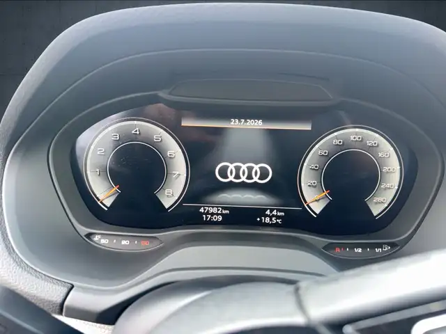 Audi Q2 view 10