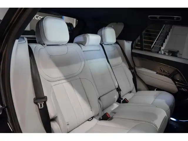 Land Rover Range Rover Sport view 12
