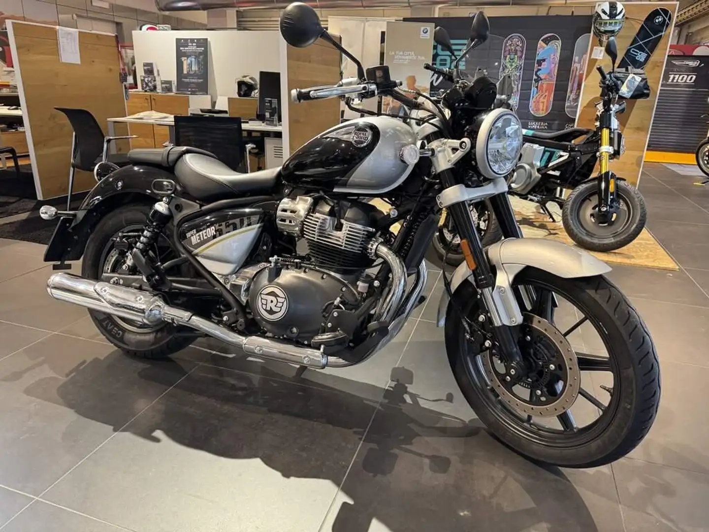 Royal Enfield Super Meteor 650 Astral Abs E5 - 2