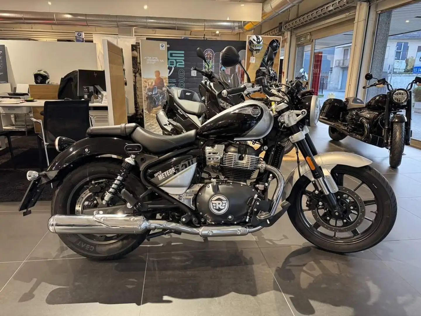 Royal Enfield Super Meteor 650 Astral Abs E5 - 1