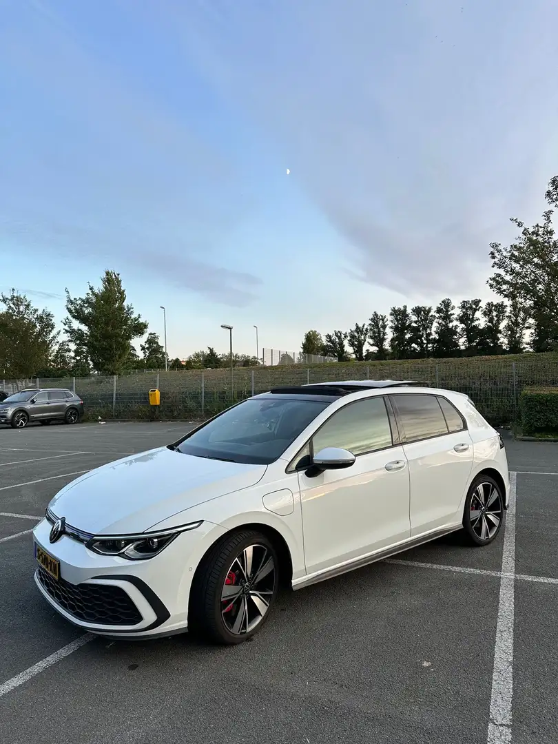 Volkswagen Golf GTE Pano, IQ lights, ACC en keyless. Wit - 2