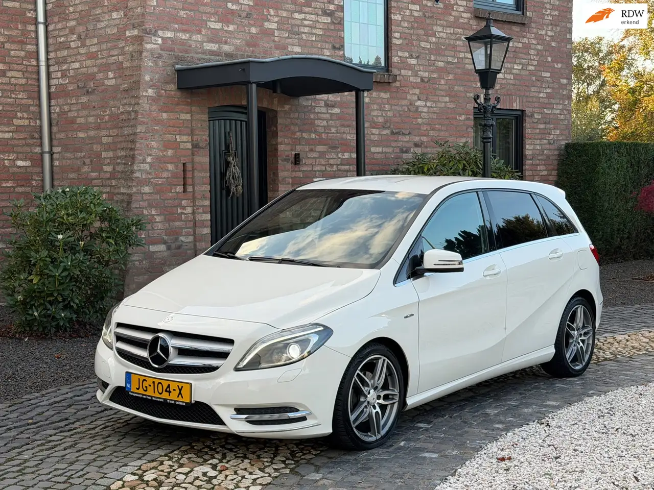 Mercedes-Benz B 180