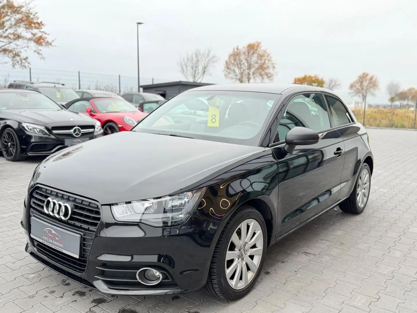 Audi A1 attraction Navi Sitzh. Tüv Neu Schwarz - 1