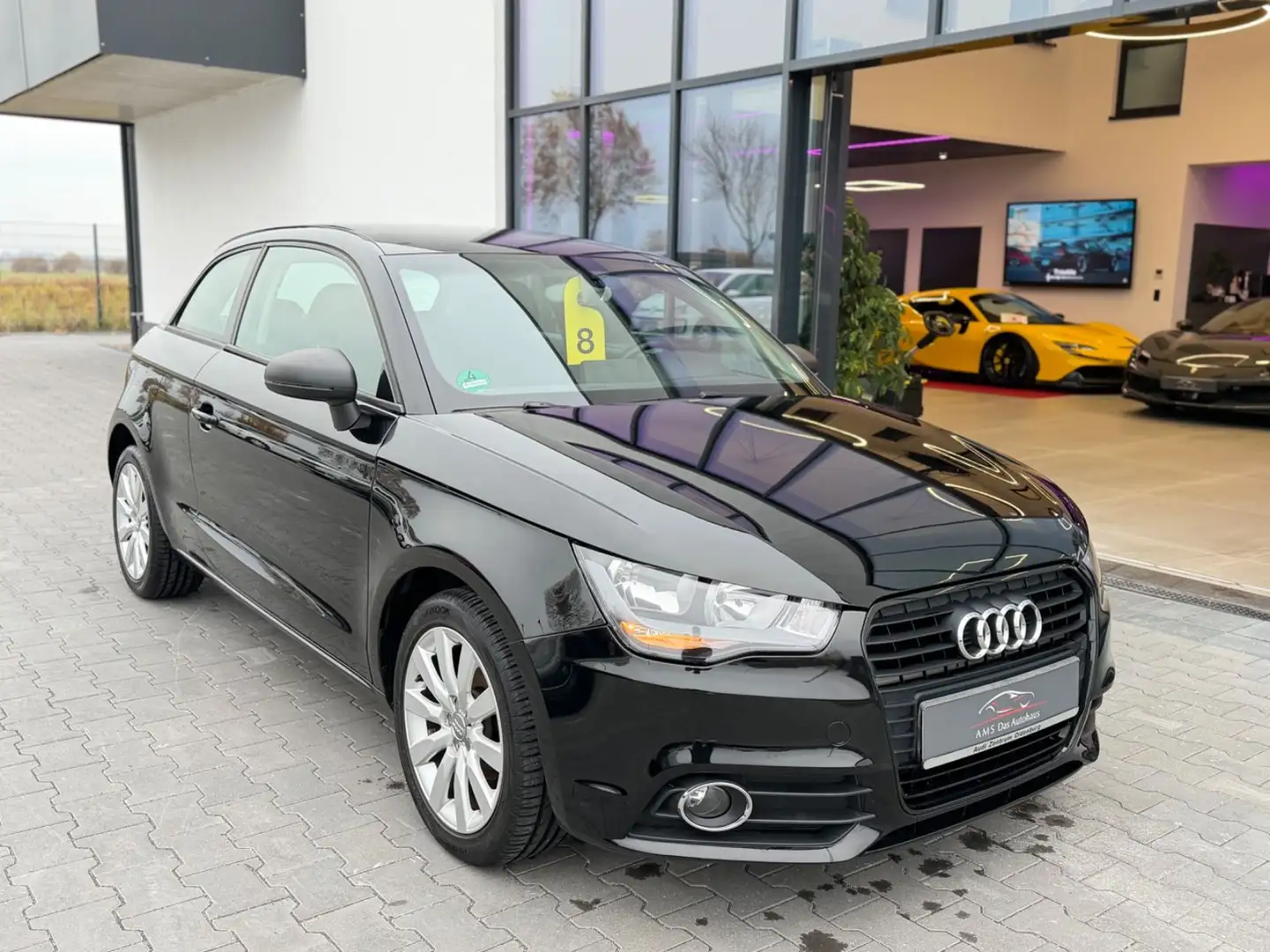 Audi A1 attraction Navi Sitzh. Tüv Neu Schwarz - 2