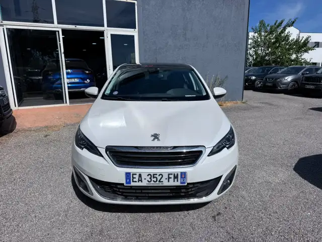 Peugeot 308 view 2