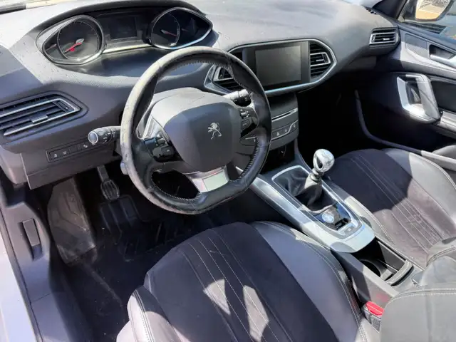 Peugeot 308 view 8