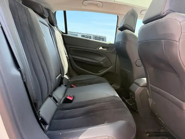 Peugeot 308 view 12