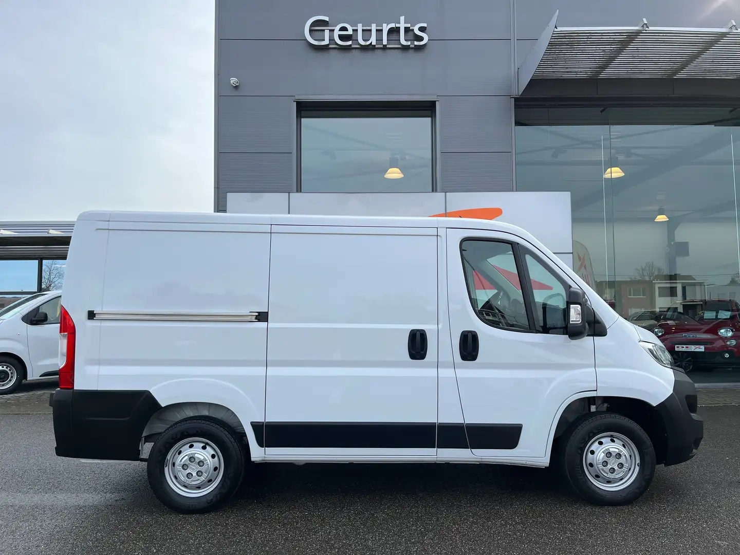 Opel Movano L1H1 2.2 turbo D 120pk met Navi en afwerking laadr Blanc - 2