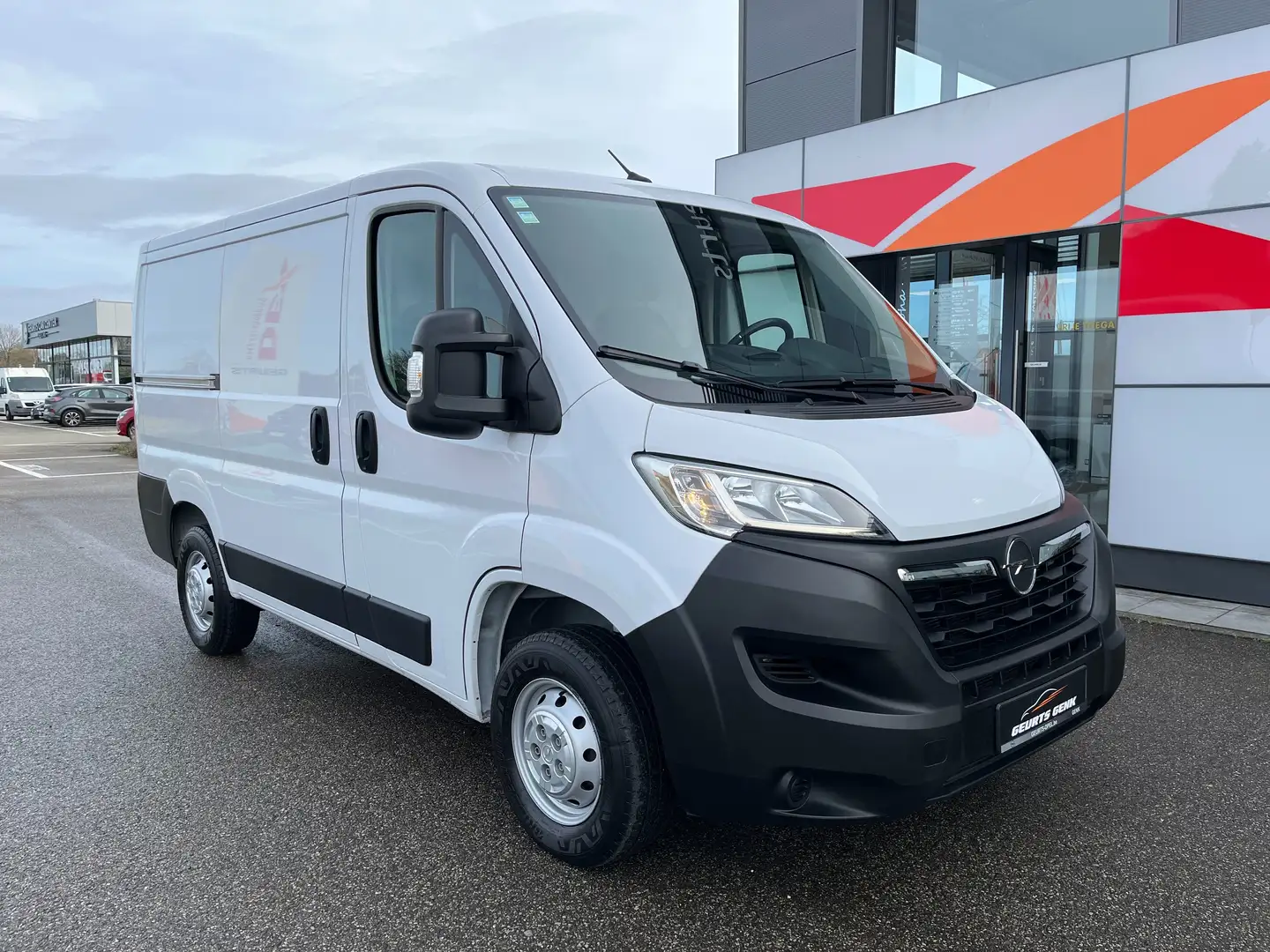 Opel Movano L1H1 2.2 turbo D 120pk met Navi en afwerking laadr Blanc - 1