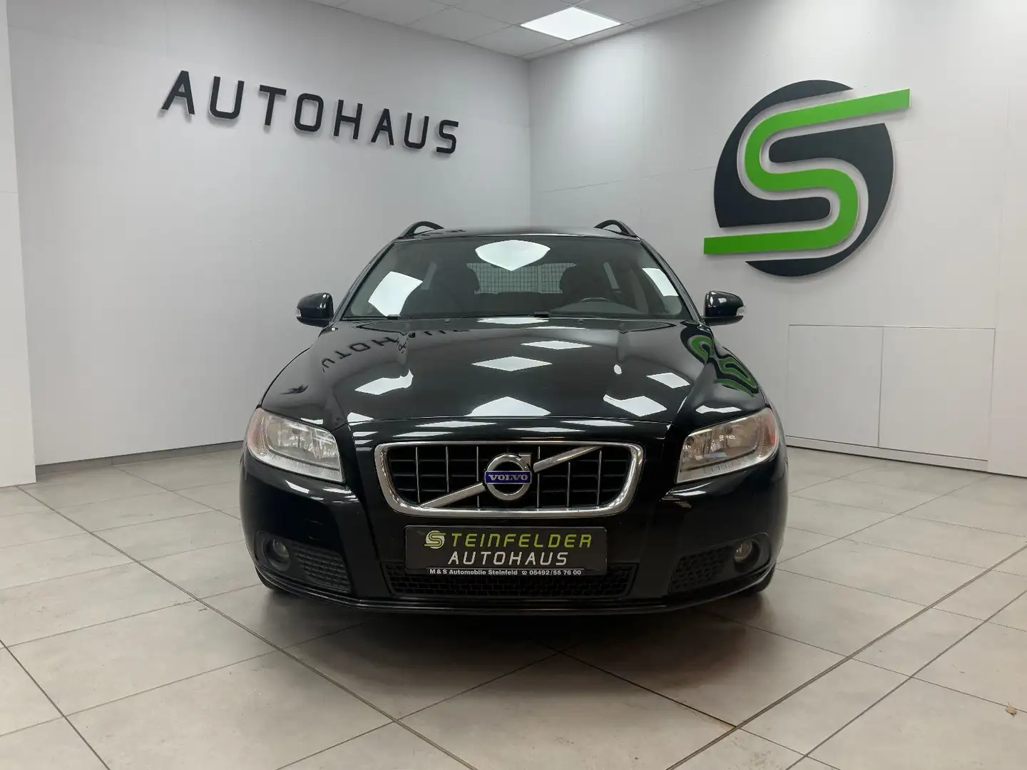 Volvo V70 D3 Kinetic / SHZ / AHK / TEMPOMAT Schwarz - 2