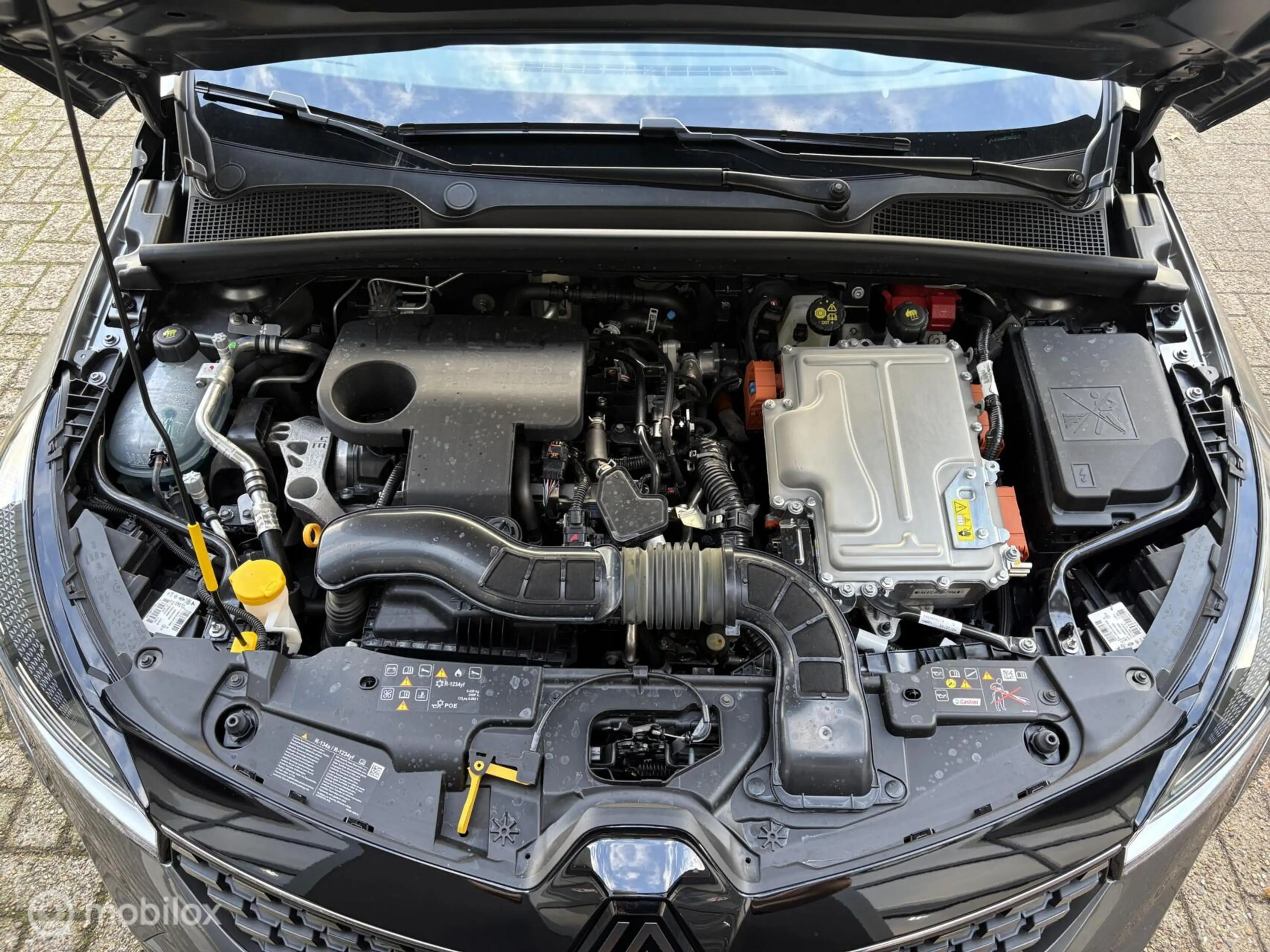Renault Clio 1.6 E-Tech Full Hybrid 145 techno — photo 8
