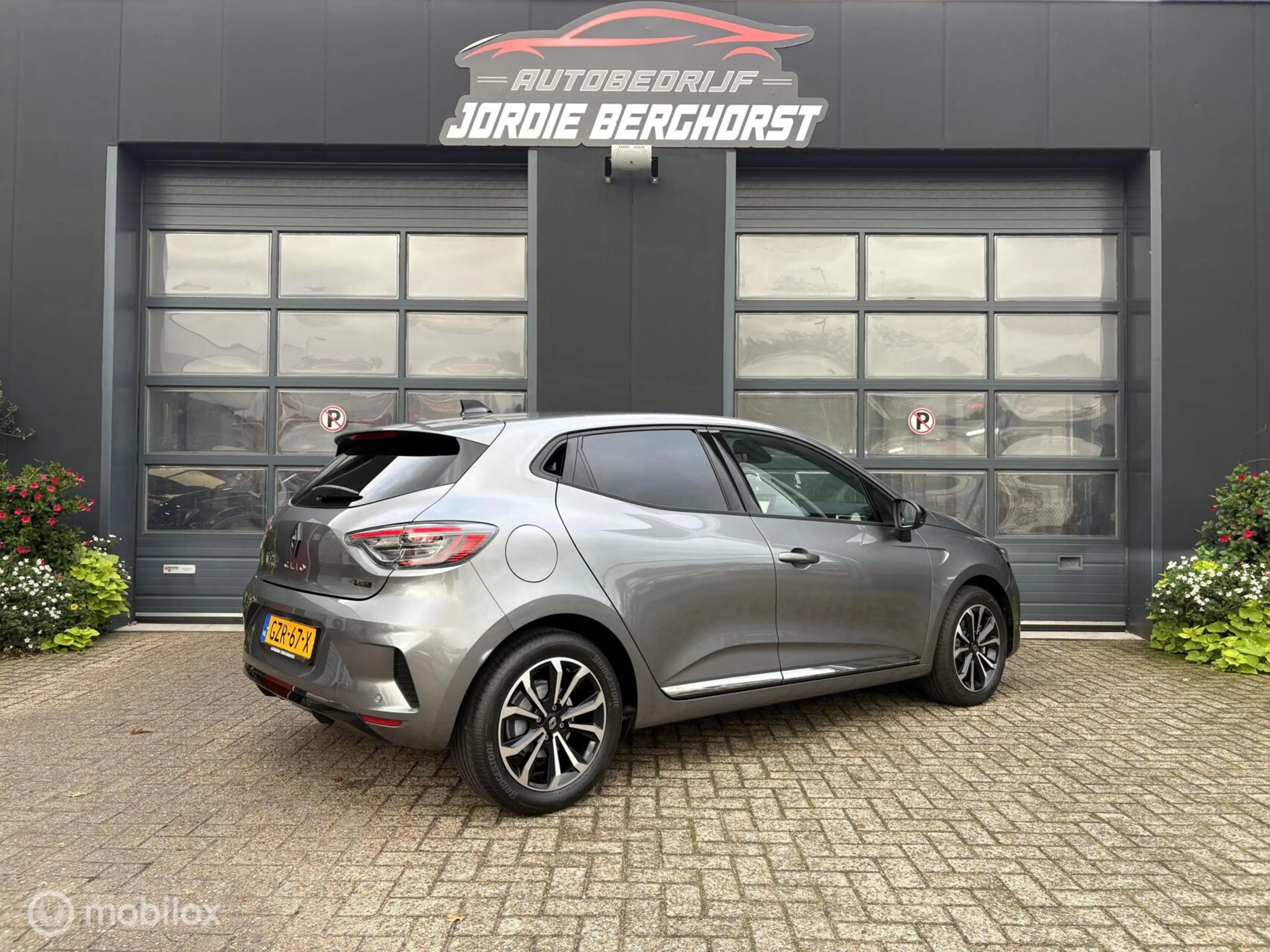 Renault Clio 1.6 E-Tech Full Hybrid 145 techno — photo 4