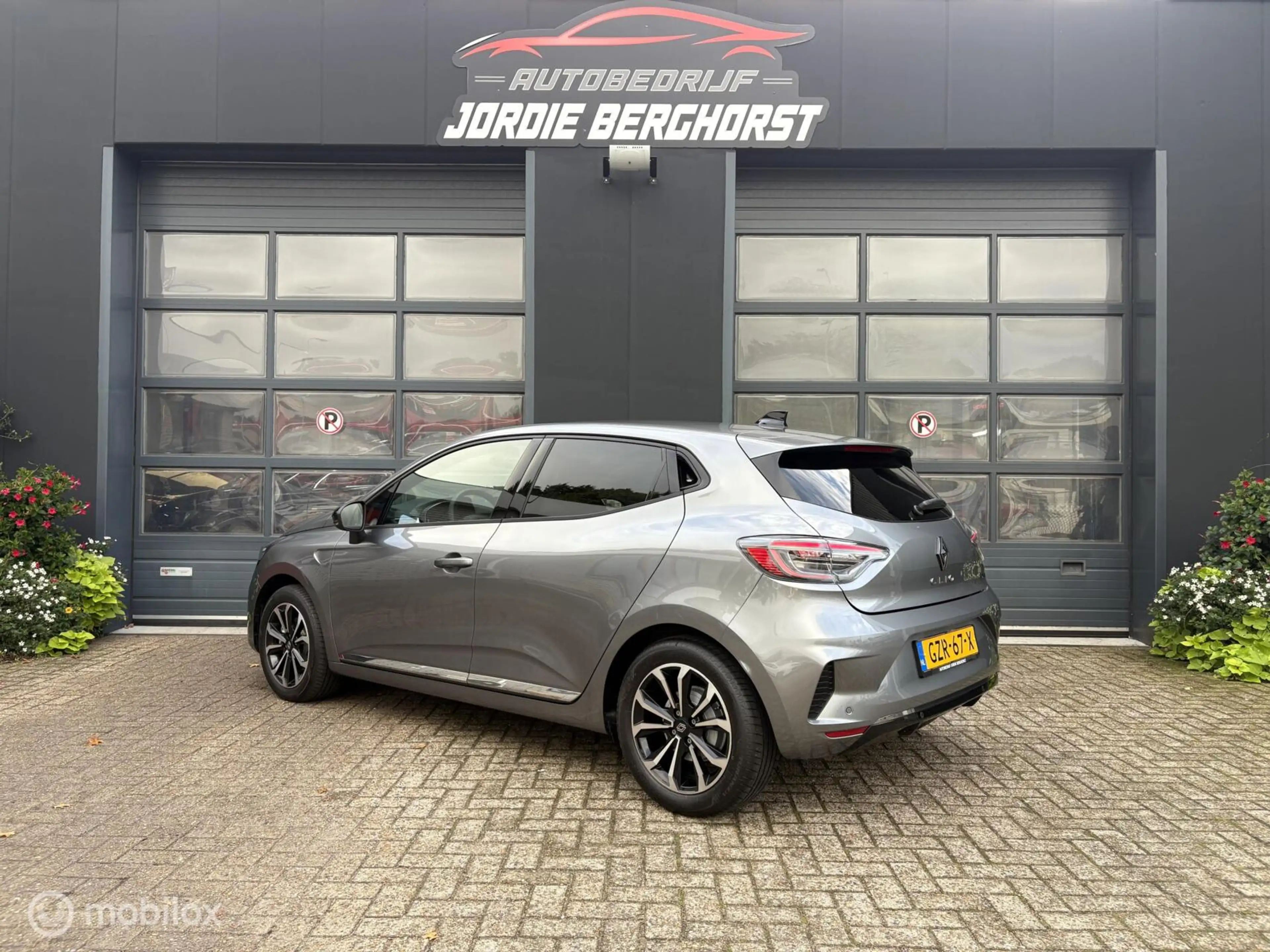 Renault Clio 1.6 E-Tech Full Hybrid 145 techno — photo 6