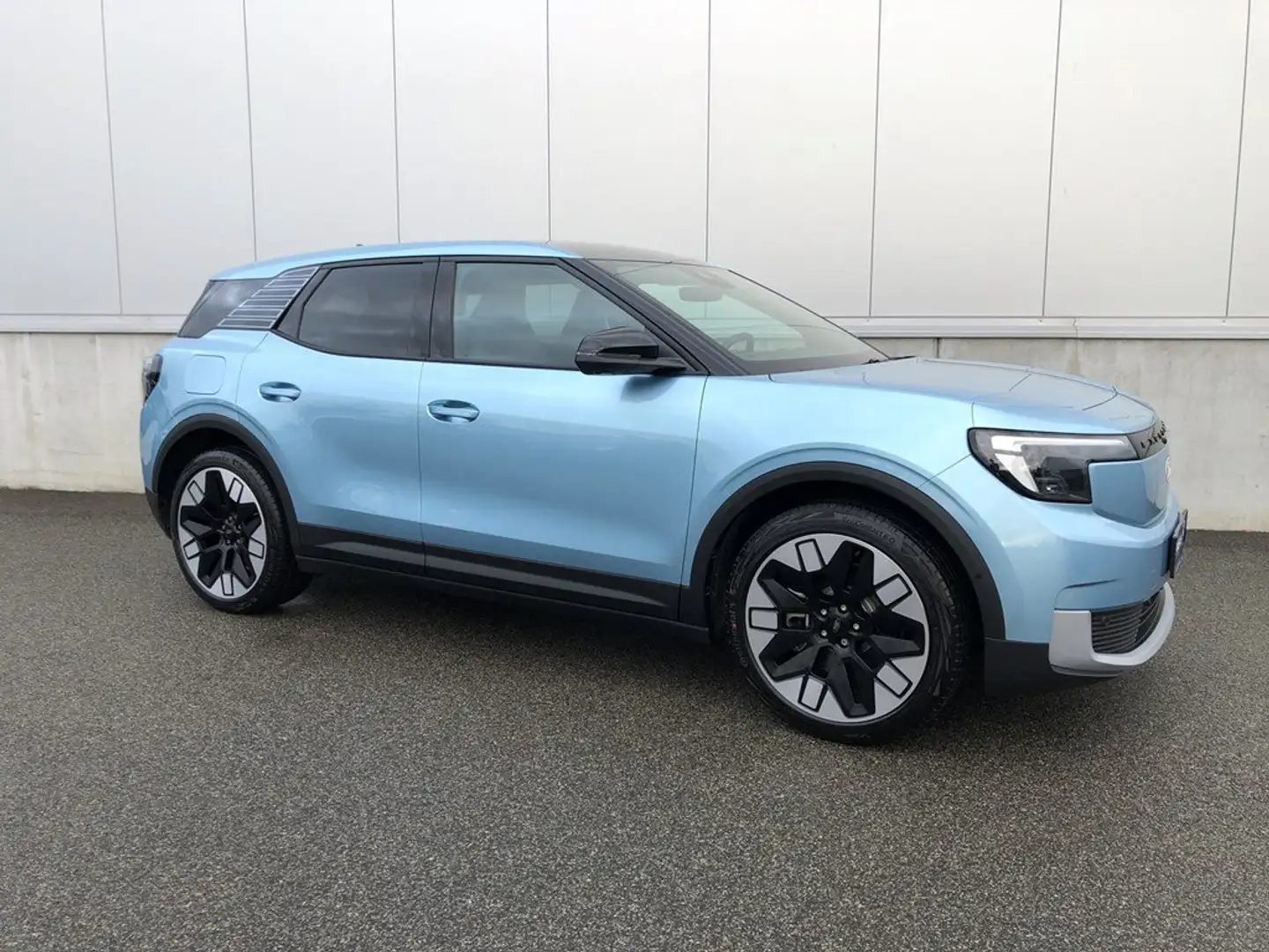 Ford Explorer Premium  - RWD - 1