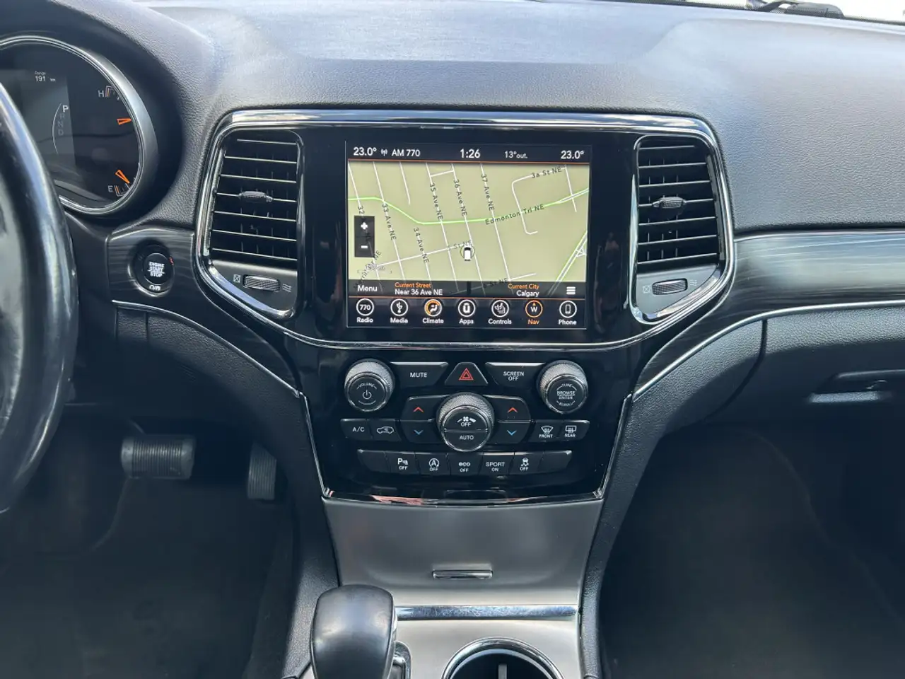 Jeep Grand Cherokee снимка Jeep Grand Cherokee