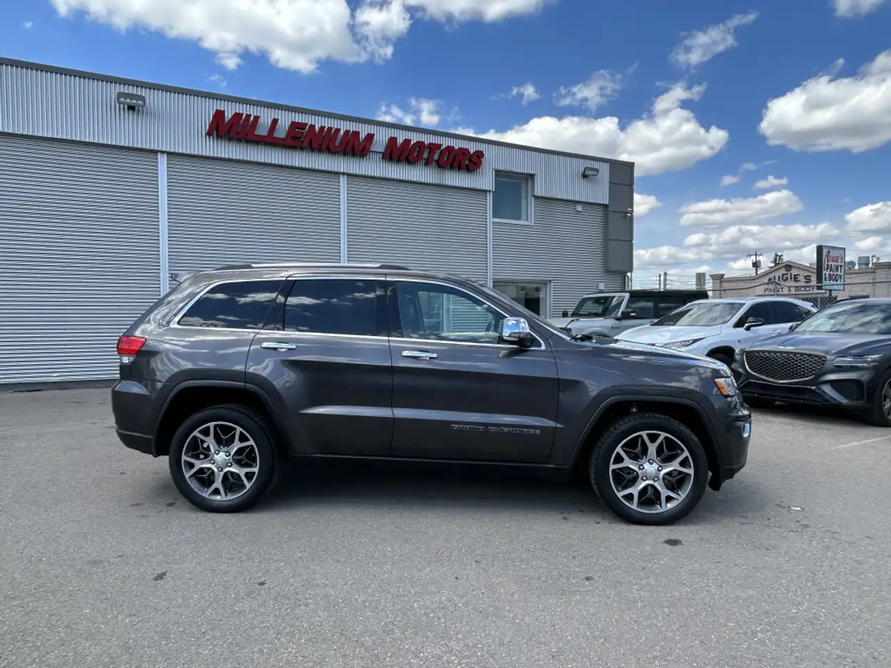Jeep Grand Cherokee снимка Jeep Grand Cherokee