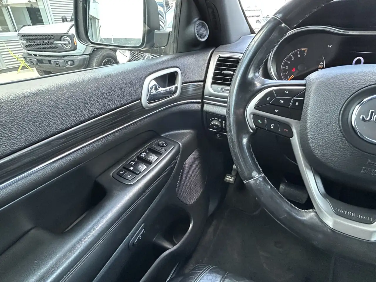 Jeep Grand Cherokee снимка Jeep Grand Cherokee