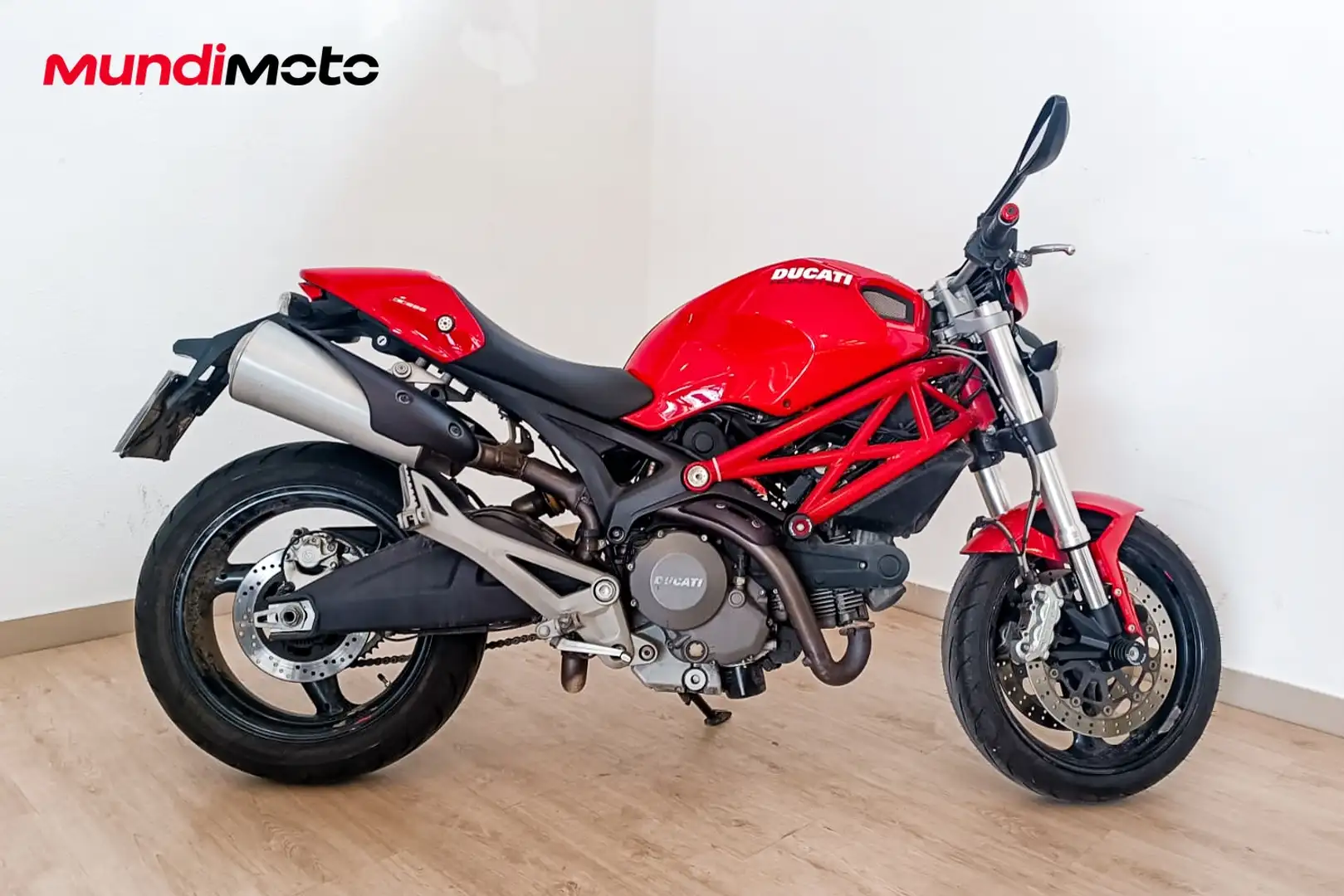 Ducati Monster 696 - 1