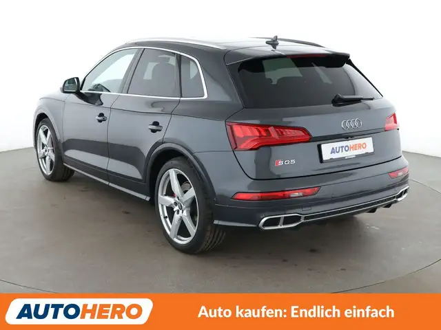 Audi SQ5 view 4