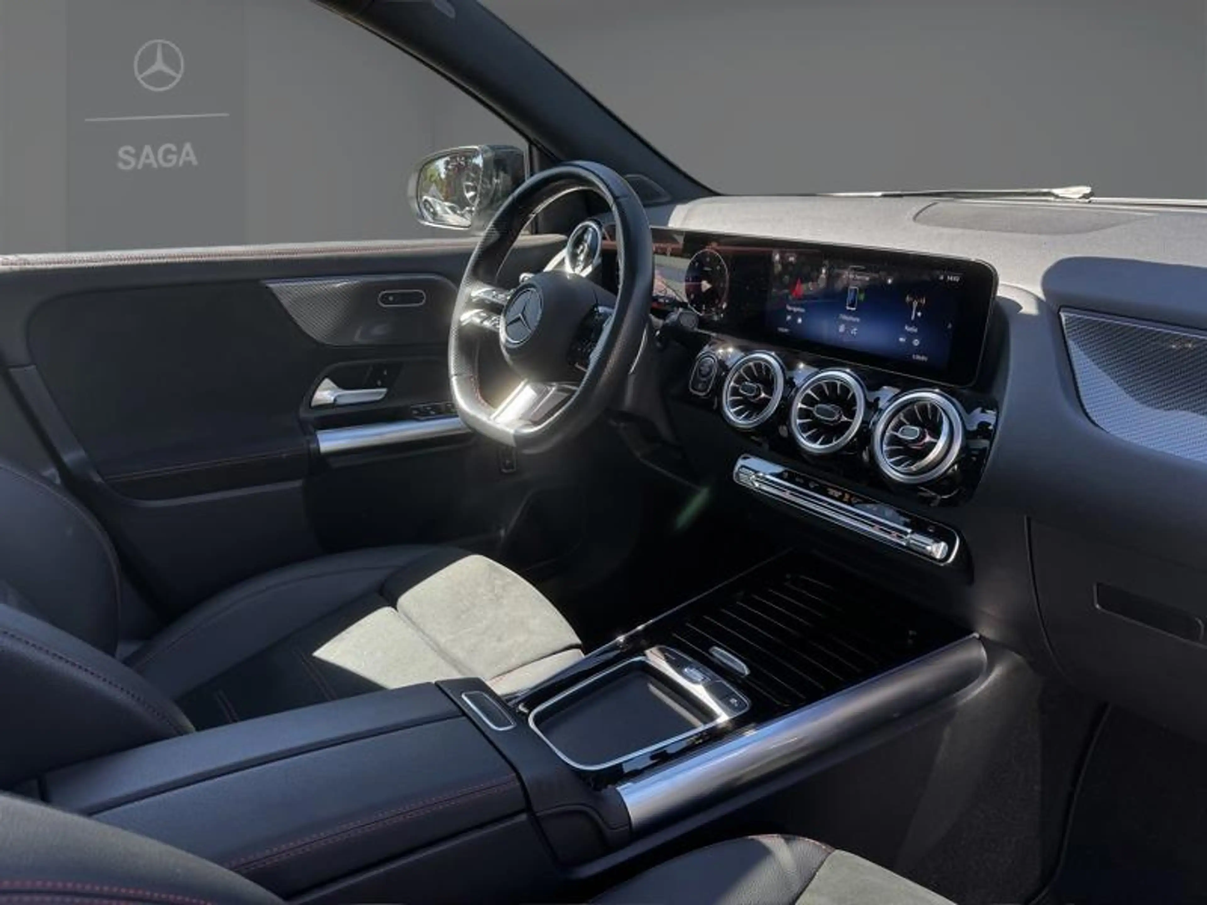 Mercedes-Benz GLA 180 d AMG Pack Night Toit Pano — photo 3