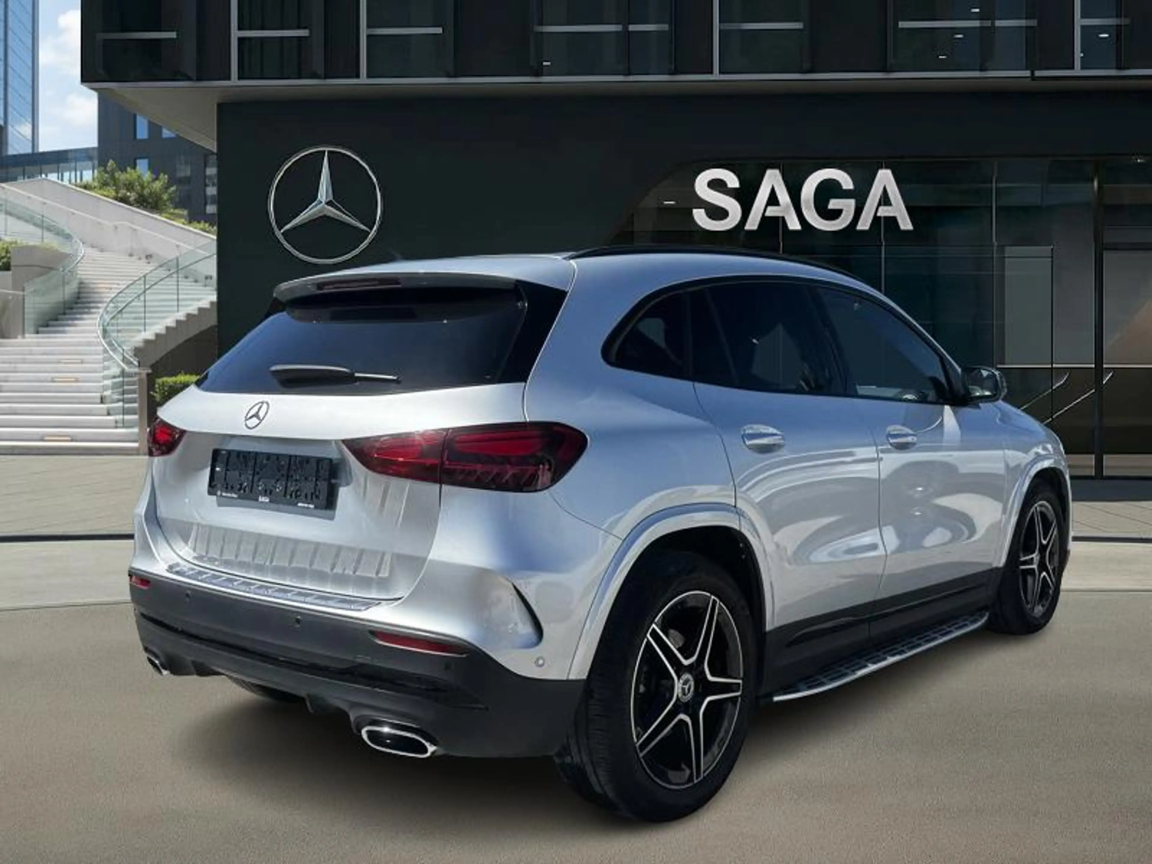 Mercedes-Benz GLA 180 d AMG Pack Night Toit Pano — photo 2
