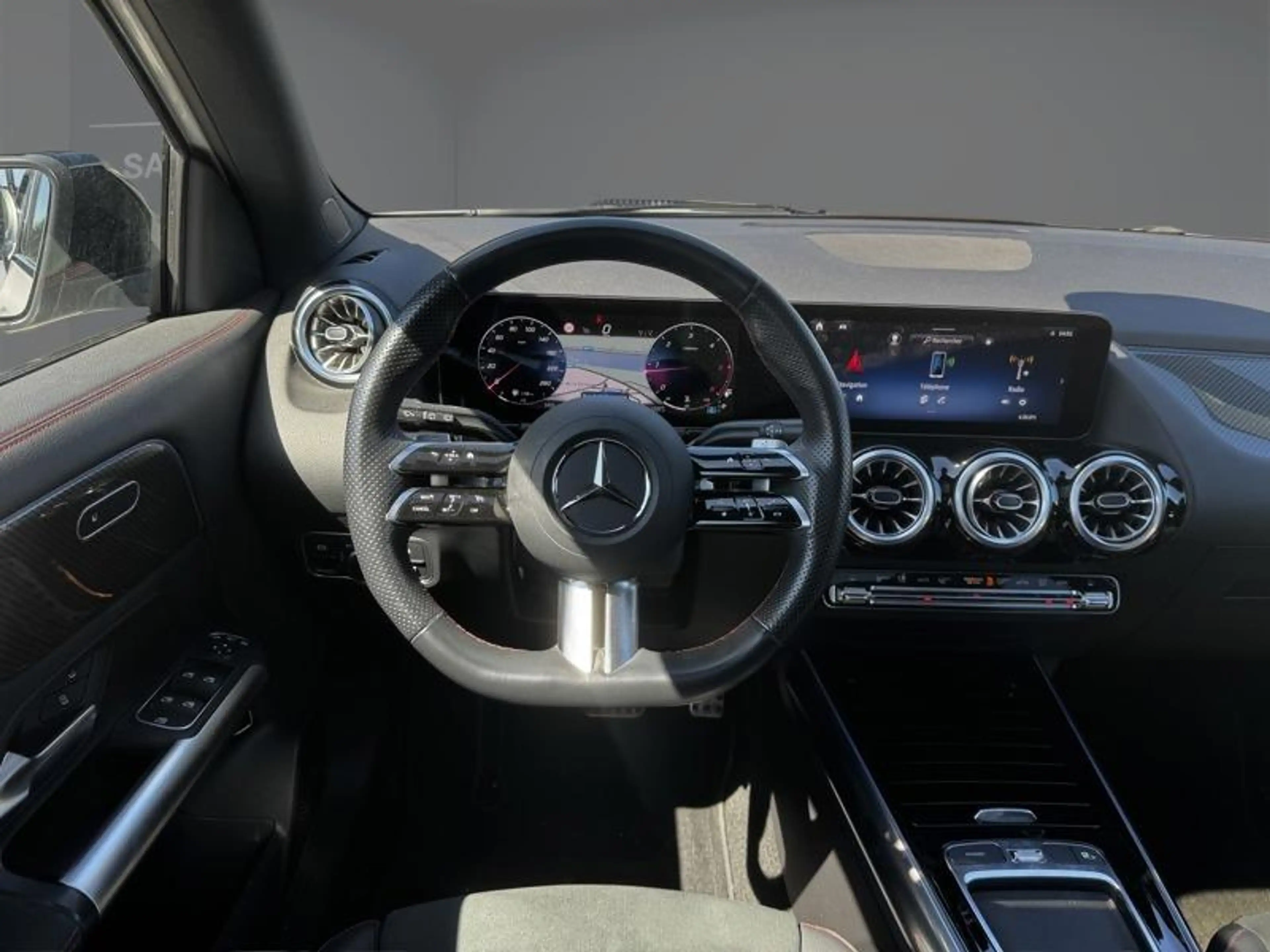 Mercedes-Benz GLA 180 d AMG Pack Night Toit Pano — photo 12