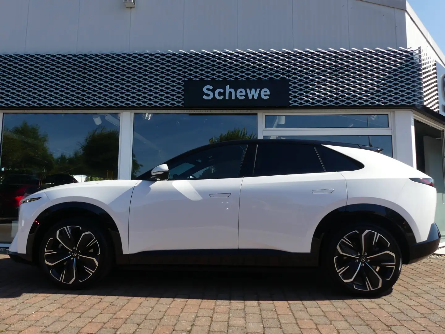 Mazda CX-6e TAKUMI + 21-Zoll Weiß - 2