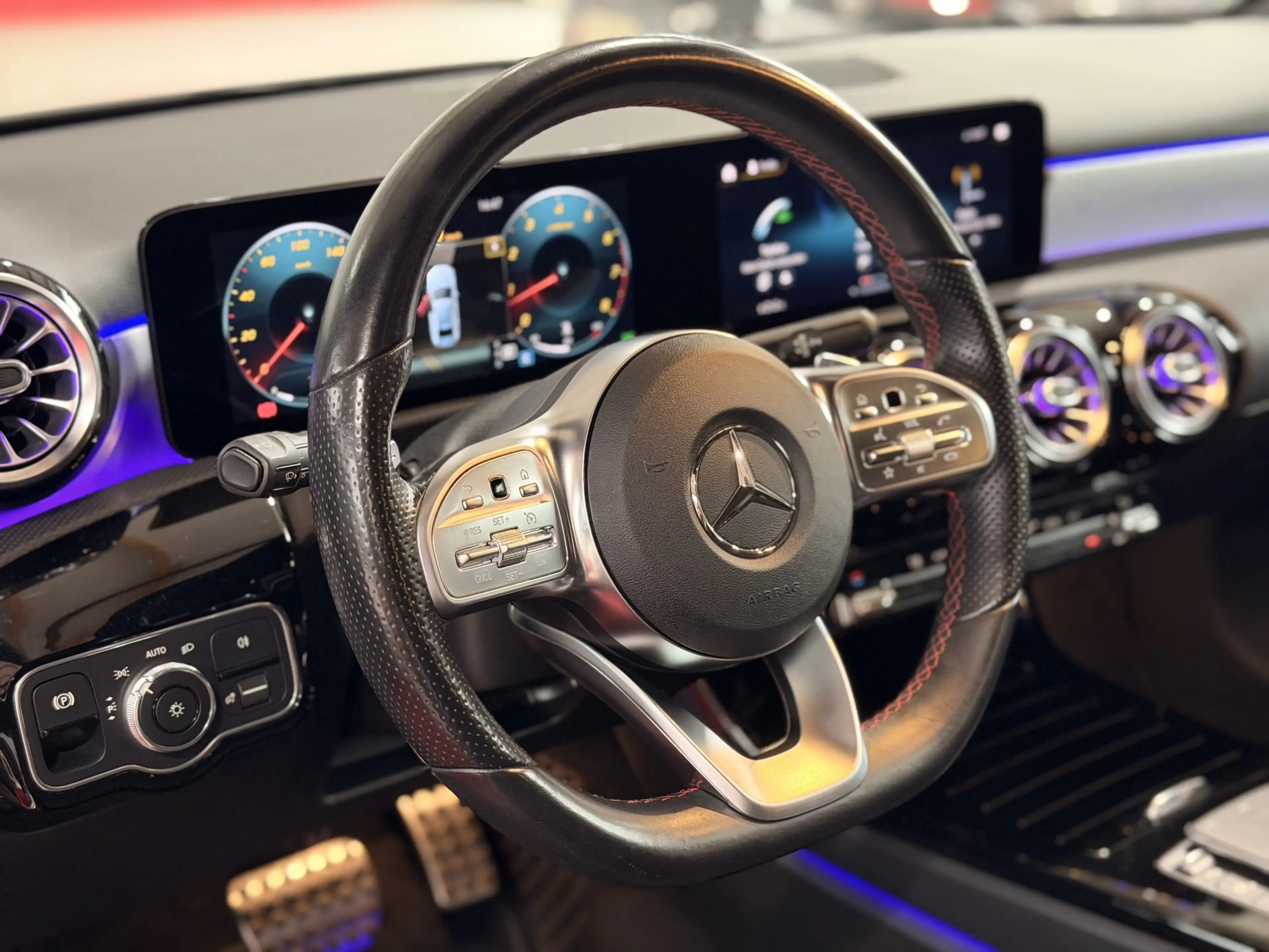 Mercedes-Benz A 250 AMG*PANO*LIMO*LED*CARPLAY*NIGHT*AMBIENTE* — photo 8