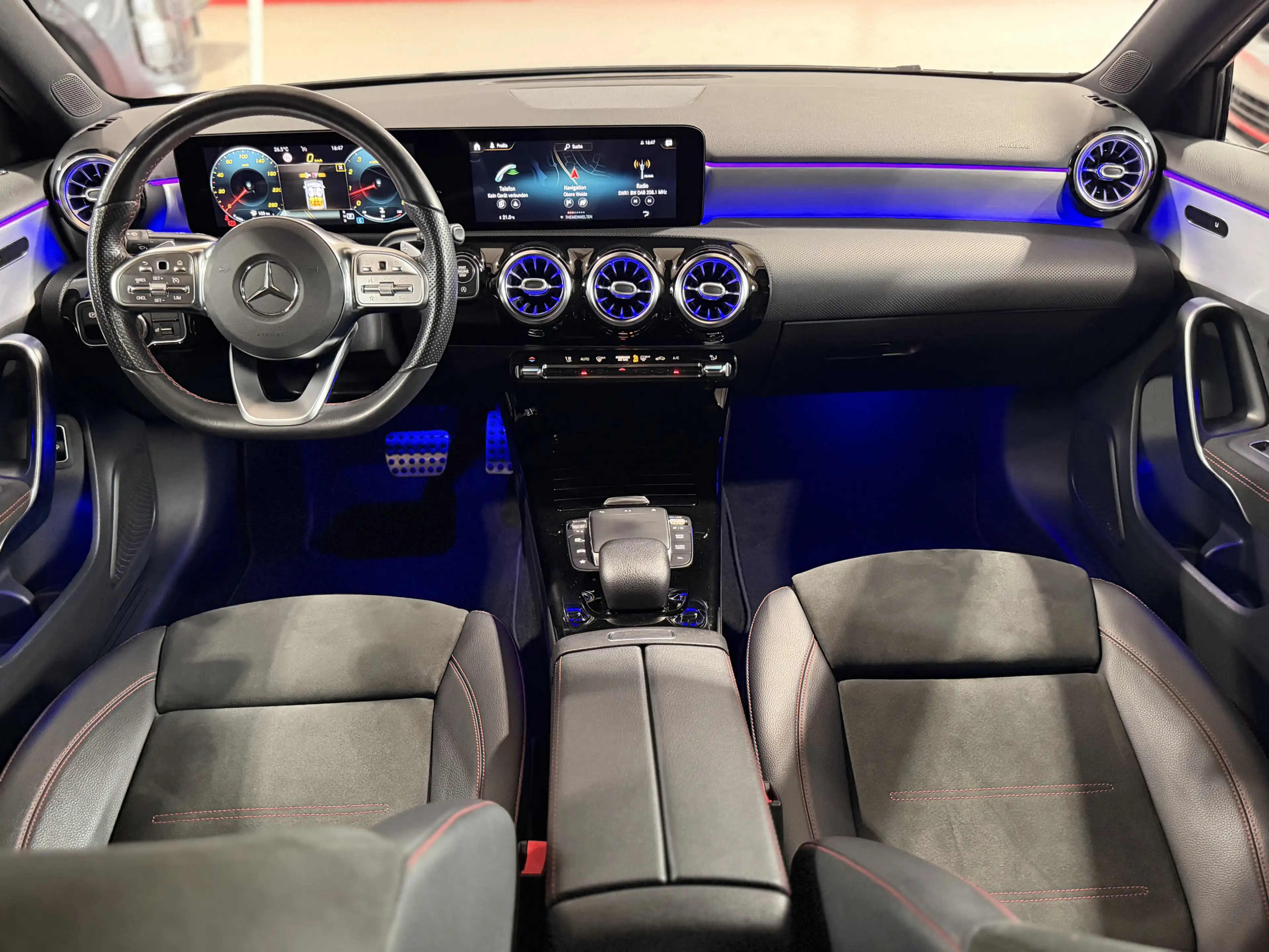 Mercedes-Benz A 250 AMG*PANO*LIMO*LED*CARPLAY*NIGHT*AMBIENTE* — photo 14