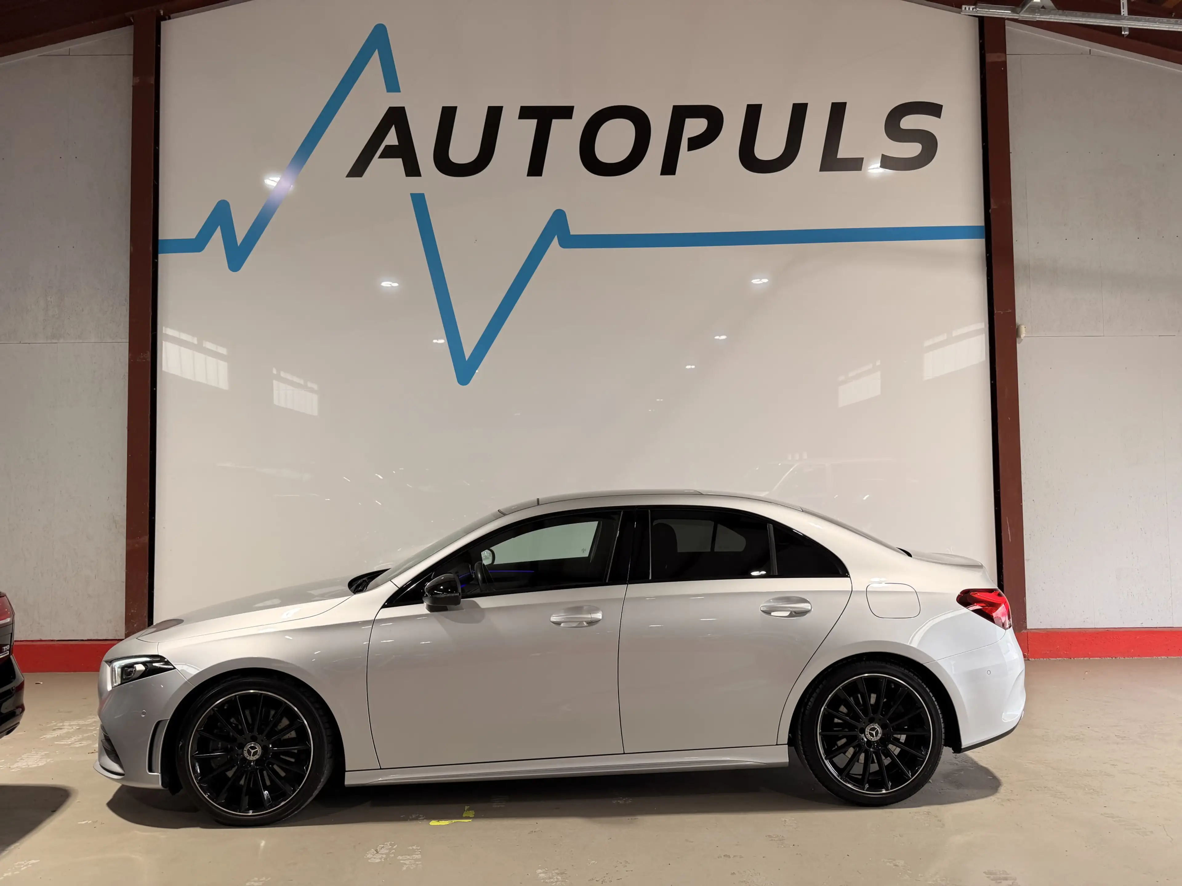 Mercedes-Benz A 250 AMG*PANO*LIMO*LED*CARPLAY*NIGHT*AMBIENTE* — photo 4