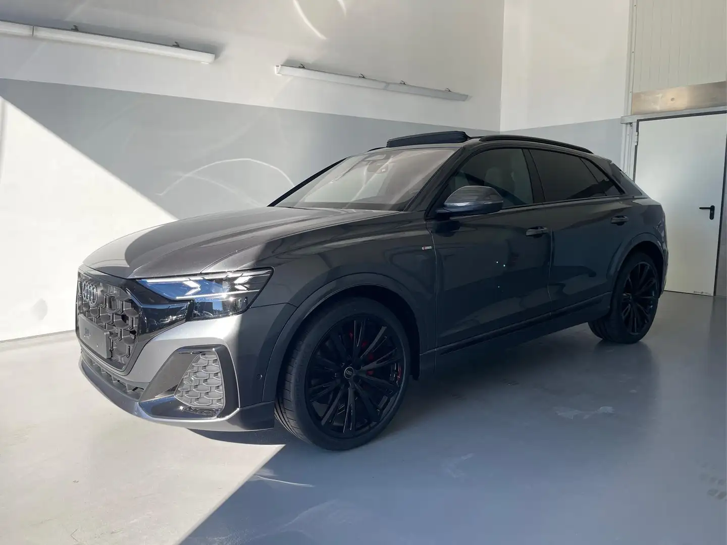 Audi Q8 50 TDI quattro S line+HUD+AHK+Raute+Alu23+OLED+... Grau - 1