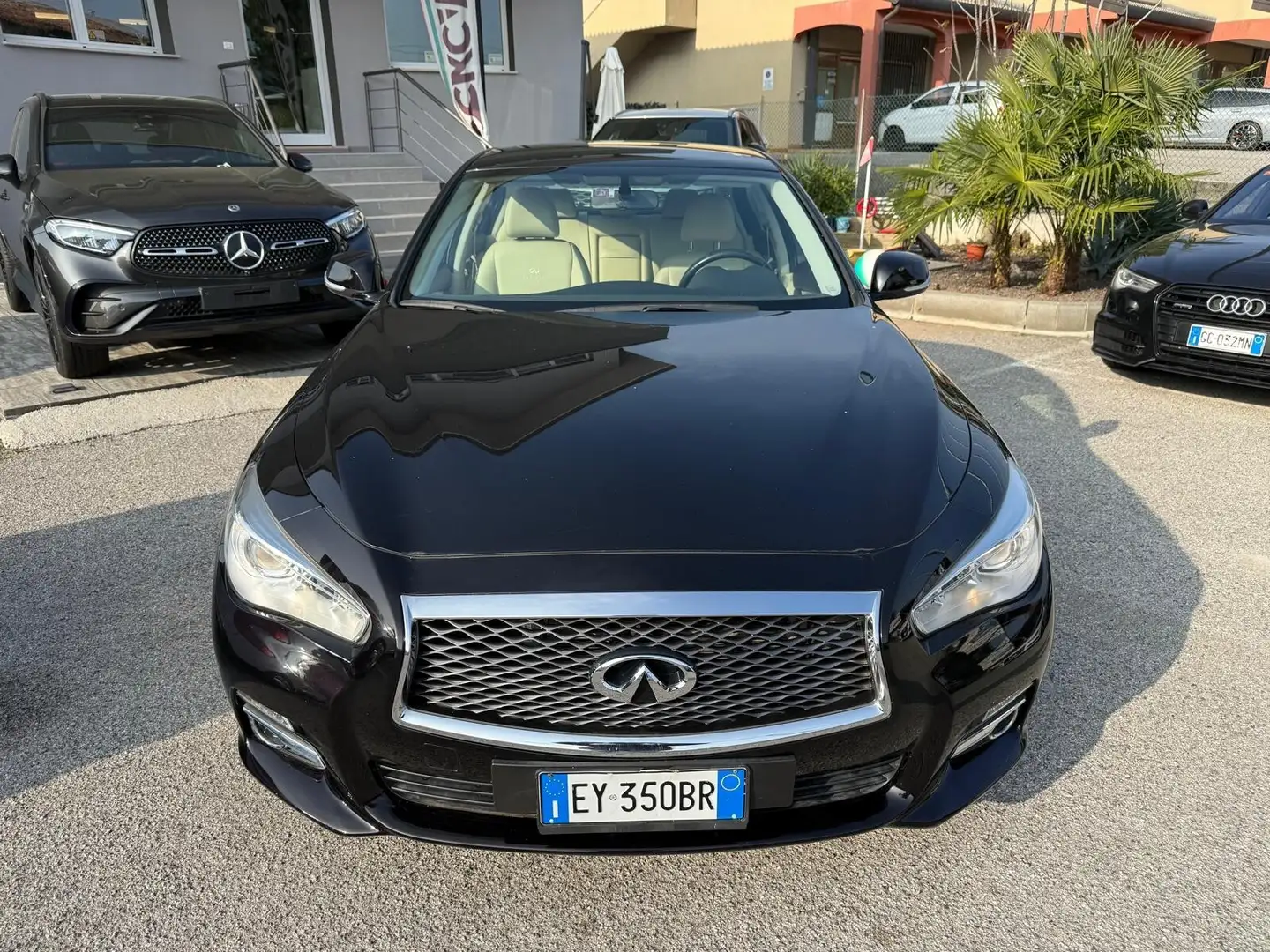 Infiniti Q50 2.2 diesel AT Premium Executive Schwarz - 2