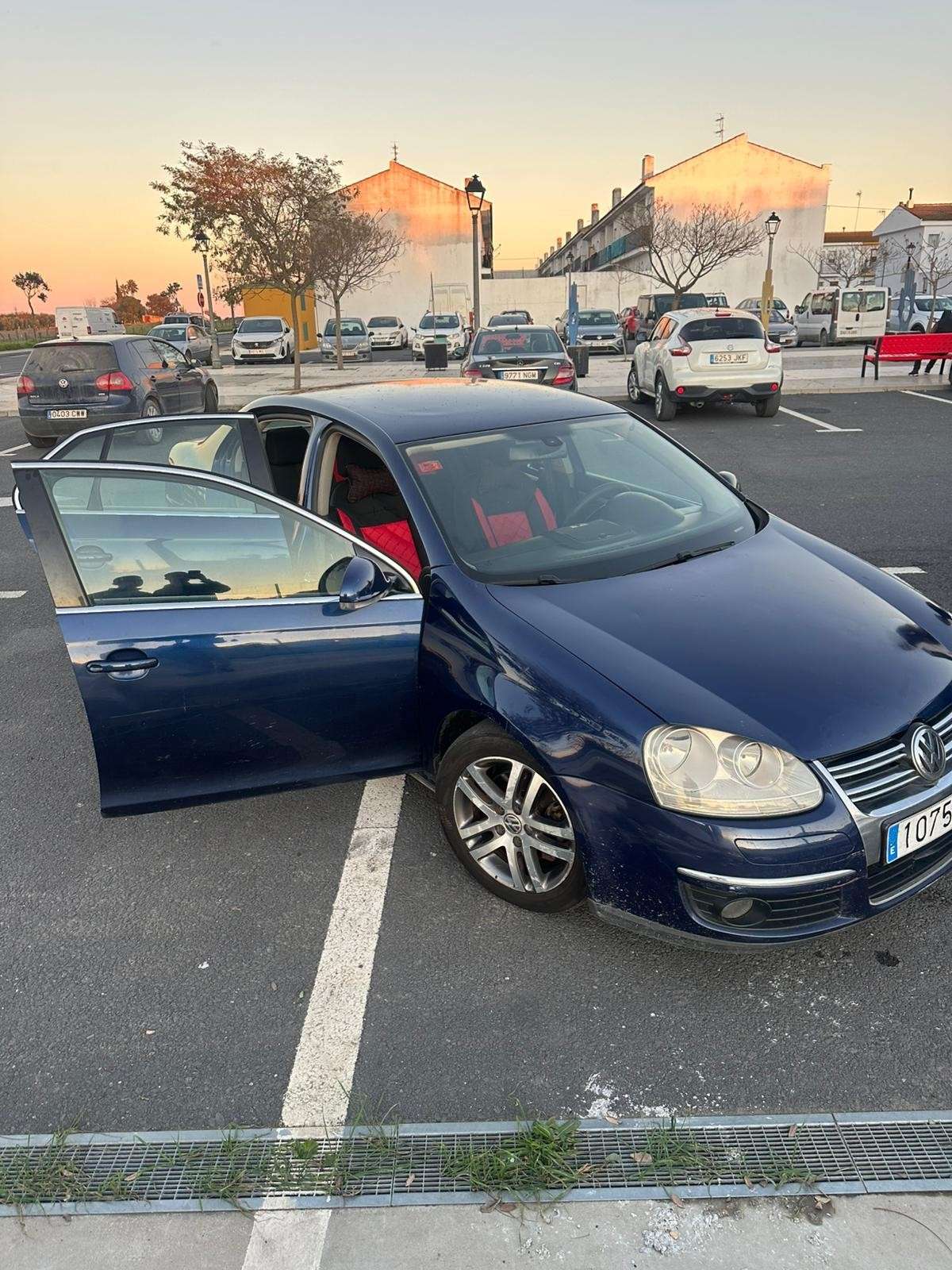 Volkswagen Jetta 2.0TDI Advance - foto 1