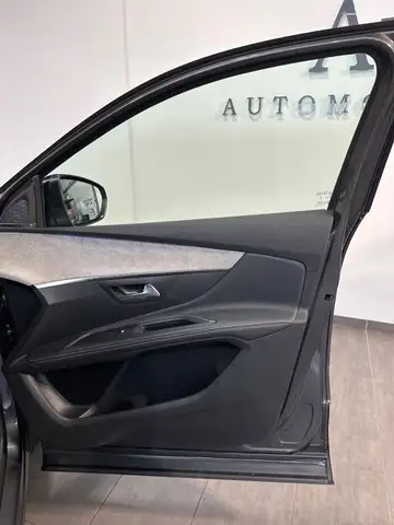 Peugeot 5008 view 9