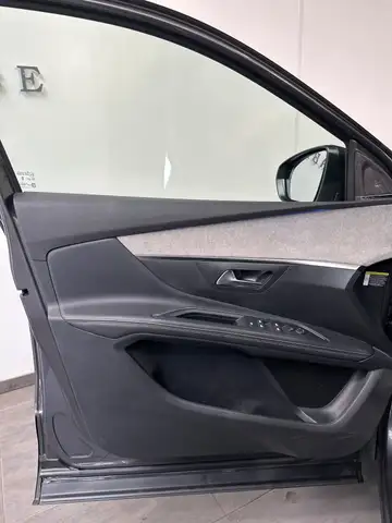Peugeot 5008 view 8