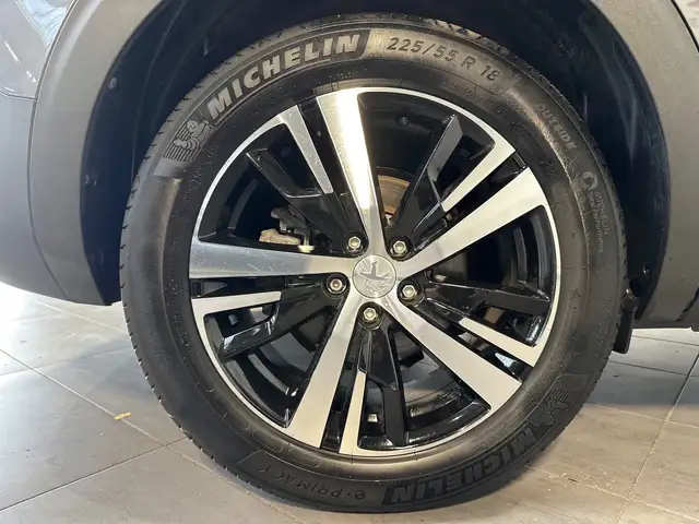 Peugeot 5008 view 3