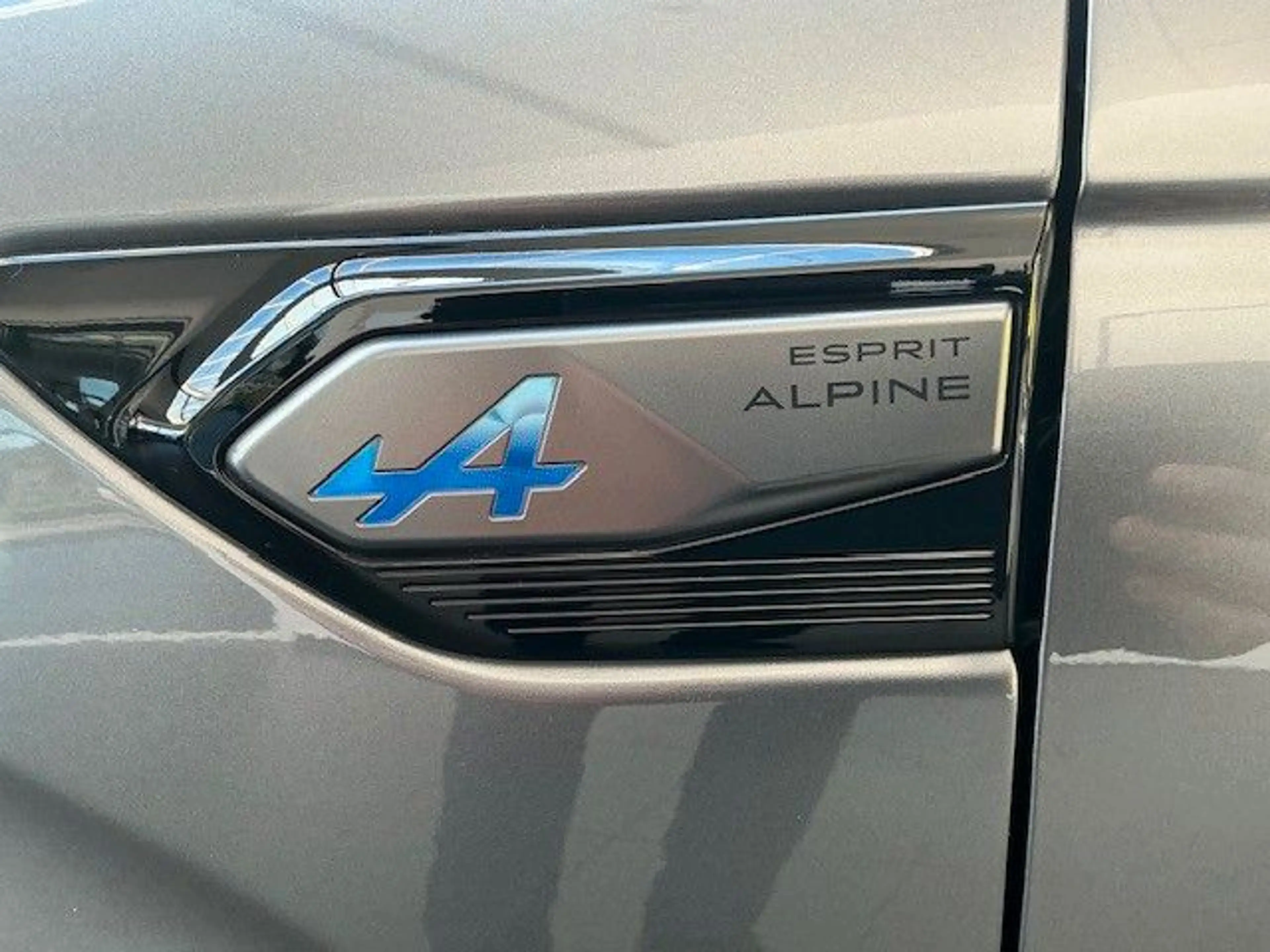 Renault Arkana Esprit Alpine Mild Hybrid 160 EDC — photo 7