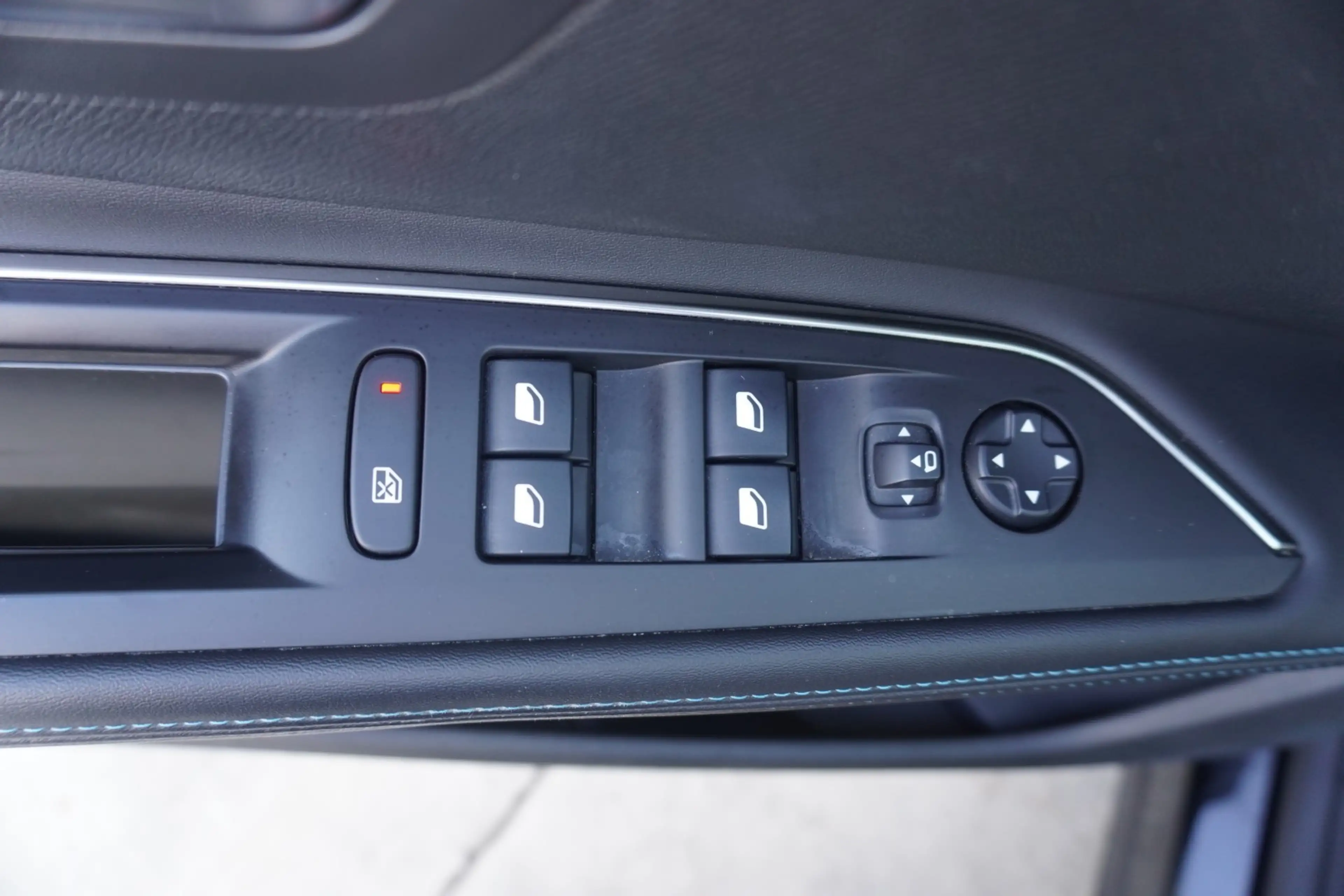 Peugeot 5008 1.2 Crossway Navi Panorama 7-Sitzer Kamera — photo 12