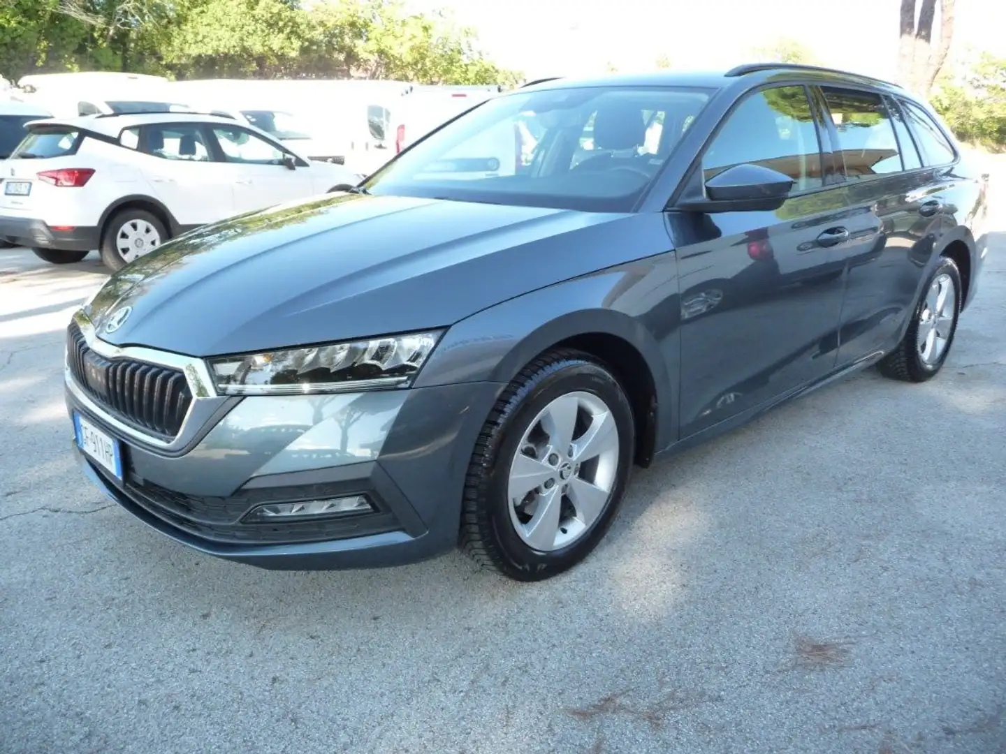 Skoda Octavia 1.5 G-TEC DSG Wagon Executive DSG Gris - 1