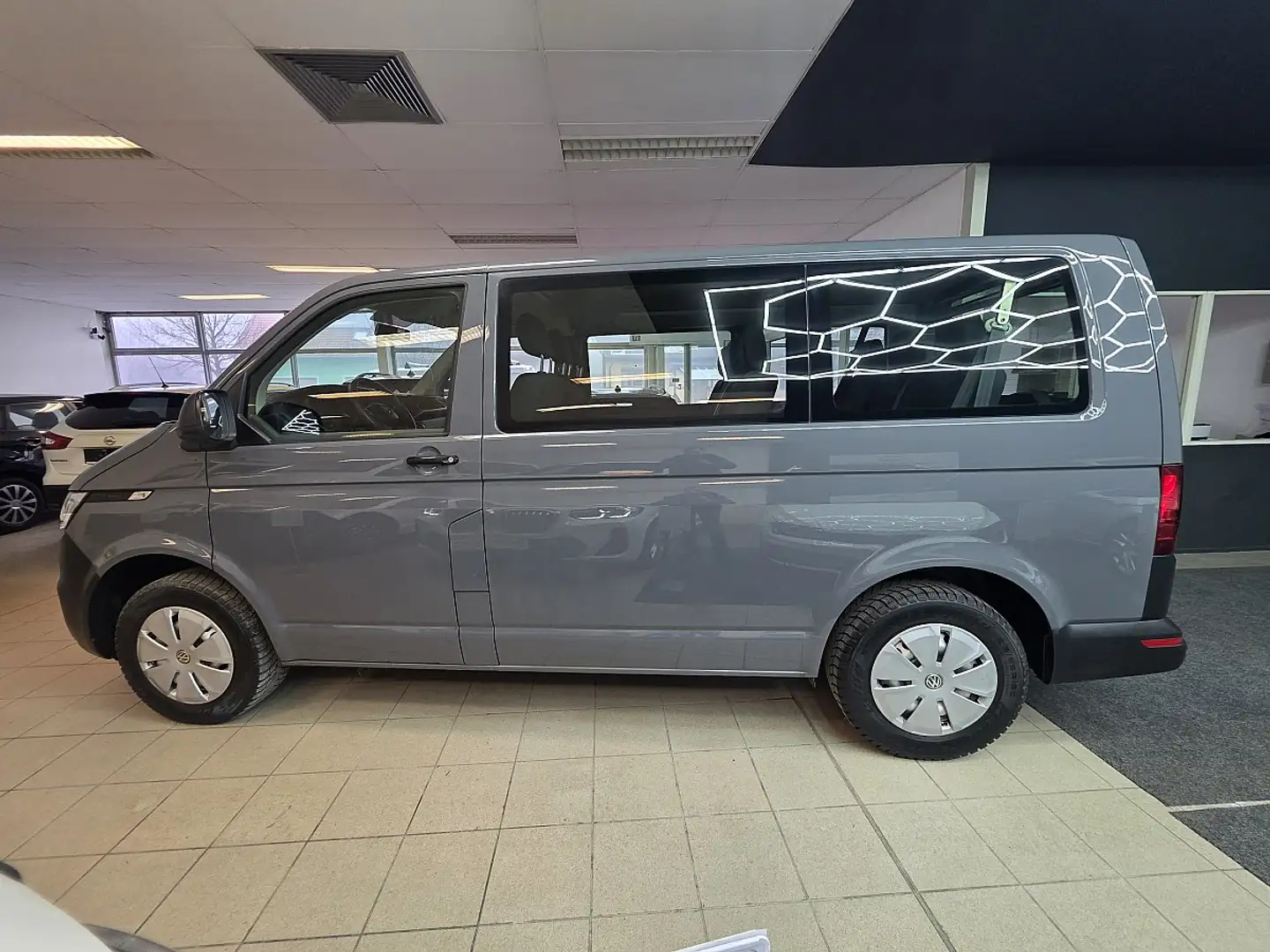 Volkswagen T6 Kombi 2,0 Entry TDI*9Sitze* Grau - 2